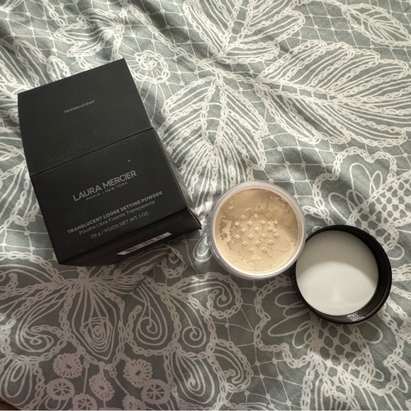 Laura Mercier translucent loose setting powder NIB - Picture 4 of 10